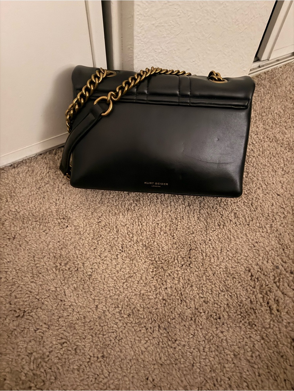 Kurt Geiger Black Quilted Shoulder Bag with Gold Chain Strap - Picture 2 of 3